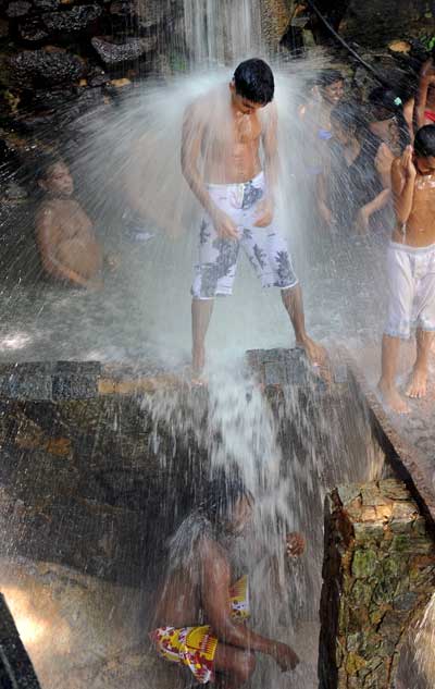 Водопад на холме в Рио-де-Жанейро.  Фото: Vanderlei Almeida/AFP/Getty Images