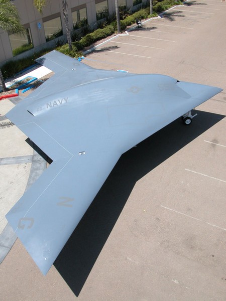 ВМС США в 4 февраля испытали робота-бомбардировщика X-47B. Фото с lenta.ru