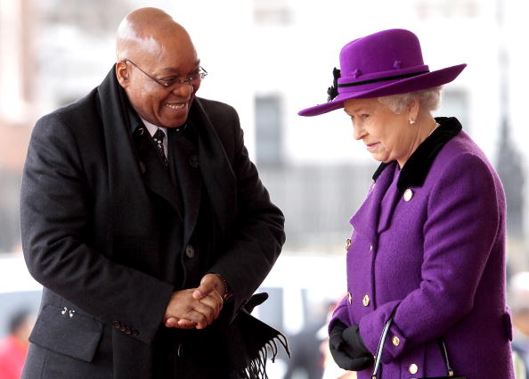 Королева Англии Елизавета II принимала президента ЮАР Джейкоба Зуму и его супругу в Букингемском Дворце. Фото: Getty Images
