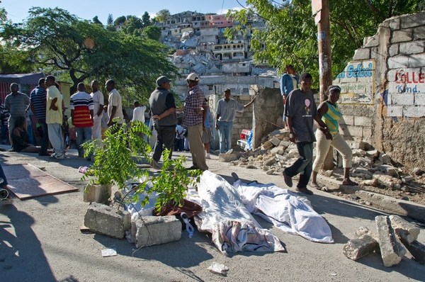 Вследствие землетрясения на Гаити люди массово умирают. Фото: Joe Raedle/Getty Images