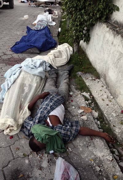 Вследствие землетрясения на Гаити люди массово умирают. Фото: Joe Raedle/Getty Images