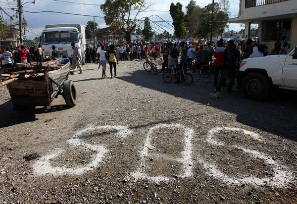 SOS - призыв о помощи с Гаити прозвучал по всему миру. Фоторепортаж