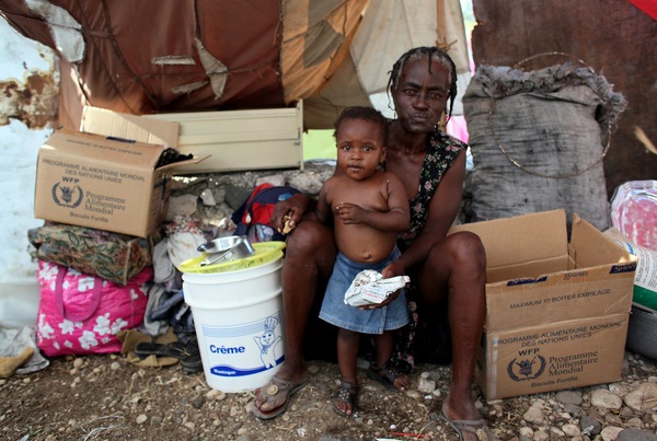 SOS - призыв о помощи с Гаити прозвучал по всему миру. Фоторепортаж