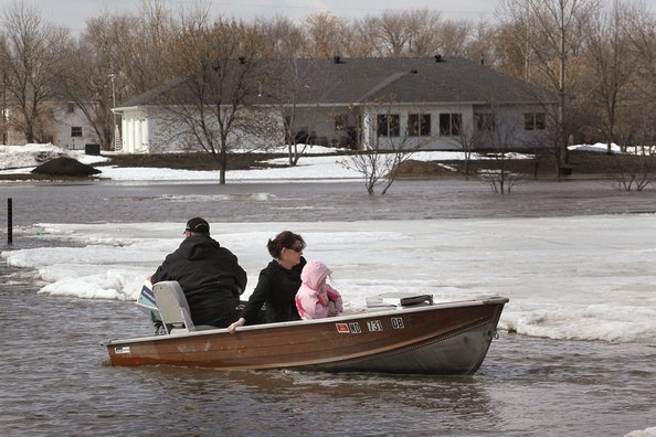 Наводнение в штате  Северная Дакота, США. Фоторепортаж. Фото:  Scott Olson/Getty Images