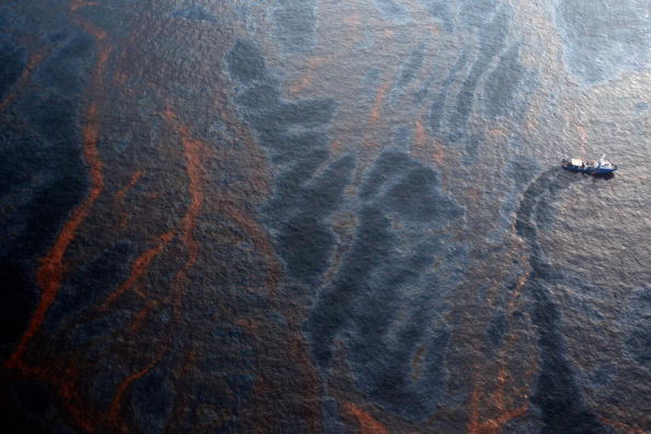 Нефтяное пятно в  Мексиканском заливе. Ликвидации нефтяного пятна. Фото: Chris Graythen/Getty Images