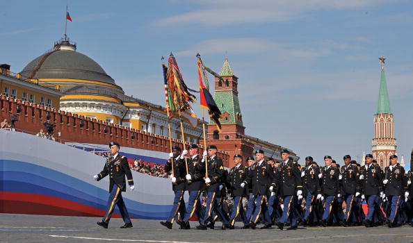 Военный парад 65-й годовщины Победы прошел на Красной площади в Москве. Фоторепортаж