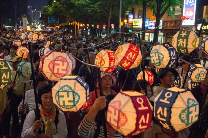 Южная Корея отмечает день рождения Будды грандиозным парадом