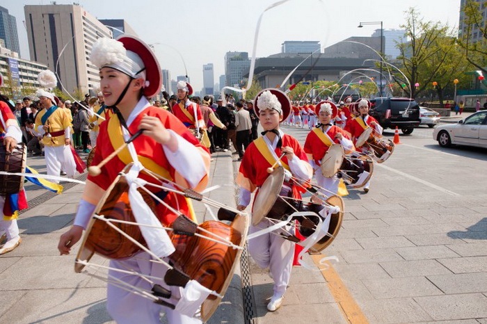 Сеул празднует открытие восстановленных древних ворот