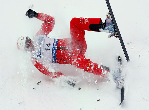 Зимой не до скуки. Швейцарец Томас Ламберт упал на соревновании по лыжному виду спорта в Квебеке 16 января.  Фото: sportpicture.ru
