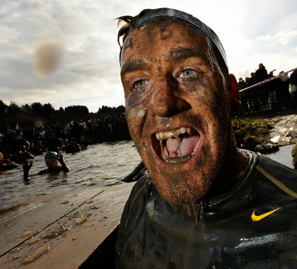 Зимой не до скуки. Участник конкурса на выносливость «2011 Tough Guy Challenge» в Пертоне, Англия, 30 января. Фото: Michael Regan/Getty Images