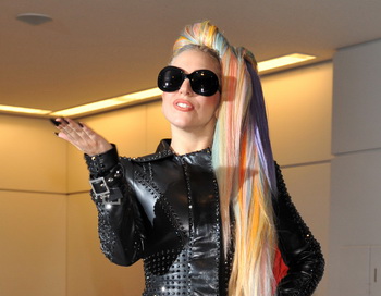 Леди Гага прибыла 8 мая в аэропорт Нарита в рамках своего турне по Азии. Фото: KAZUHIRO NOGI/AFP/GettyImages