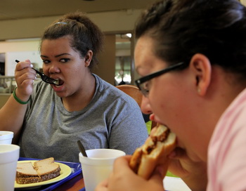 Жир откладывается на талии через три часа после приёма пищи. Фото: Justin Sillivan/Getty Images News
