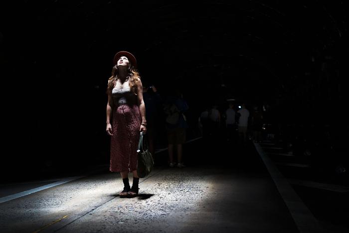 Интерактивная выставка «День» впервые открылась в нью-йоркском тоннеле