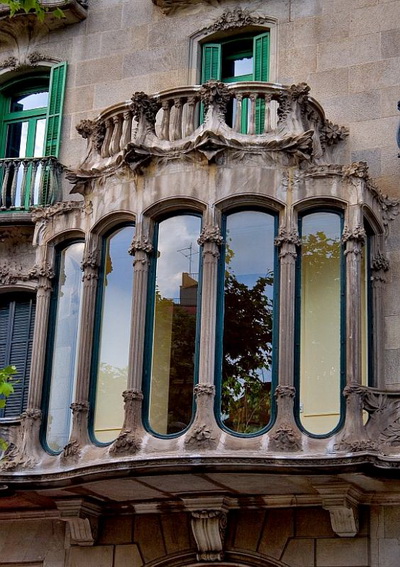 Двери и окна - сочетание практичности и символичности