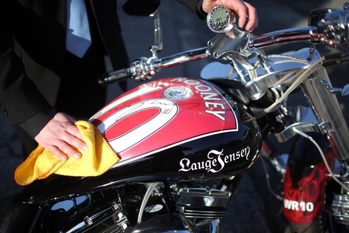 Мотоцикл Уэйна Руни выставлен на торги в Лондоне