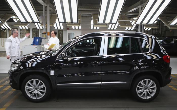 Новый Volkswagen Golf 7 собирают на заводе в Вольфсбурге