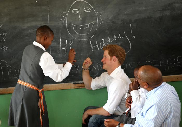 Принц Гарри посетил детей в Лесото