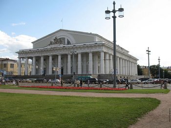 Здание Биржи в Петербурге меняет владельца. Фото с oboi-812.narod.ru