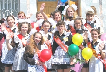 Последний звонок в школах России звенит сегодня для выпускников. Фото с azovoinfo.ru