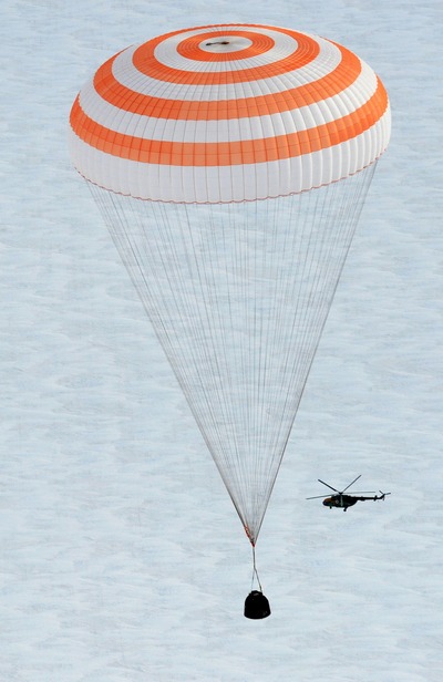 Экипаж космического корабля «Союз ТМА-16» успешно приземлился. Фоторепортаж. Фото с сайта roscosmos.ru