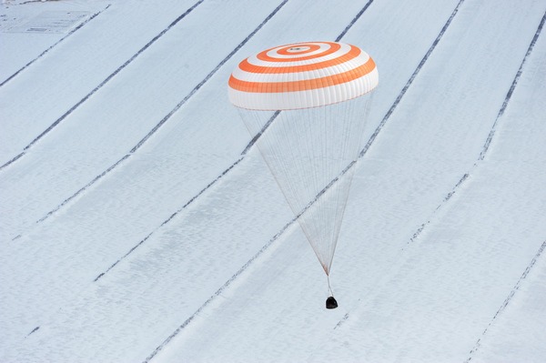 Экипаж космического корабля «Союз ТМА-16» успешно приземлился. Фоторепортаж. Фото с сайта roscosmos.ru