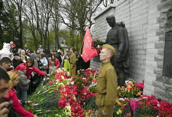 Мемориал «Бронзовый солдат», копия таллинского, открыт в Красной поляне в пригороде Сочи