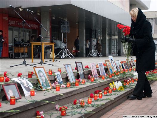 У Театрального центра  на Дубровке почтили память жертв  теракта «Норд-Ост»
