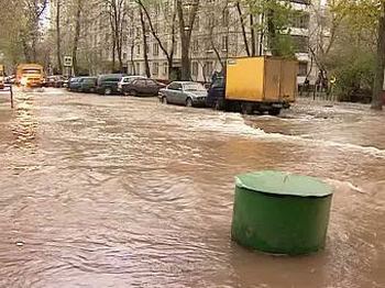 На Маломосковской улице прорыв трубопровода мог произойти из-за  смещения  грунта