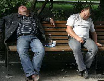 Алкоголизм в России. Фото с сайта russlav.ru