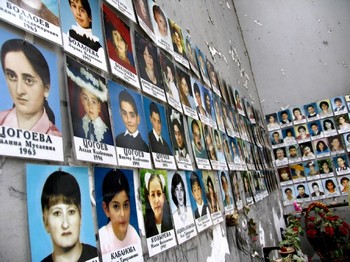 Памяти жертв теракта  2004 года в Беслане были посвящены траурные мероприятия