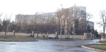 В больнице на Мичуринском проспекте в Москве в результате обрушения потолка один человек погиб, двое пострадали