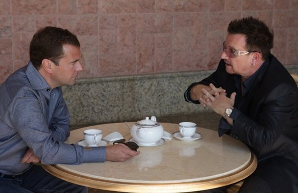 Дмитрий Медведев и лидер U2 Боно встретились в Сочи