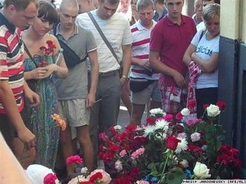 К месту убийства 23-летнего Юрия Волкова, фаната "Спартака", 3000 человек возложили цветы