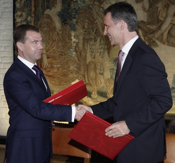 Дмитрий Медведев  подписал российско-норвежское соглашение о разграничении Баренцева моря