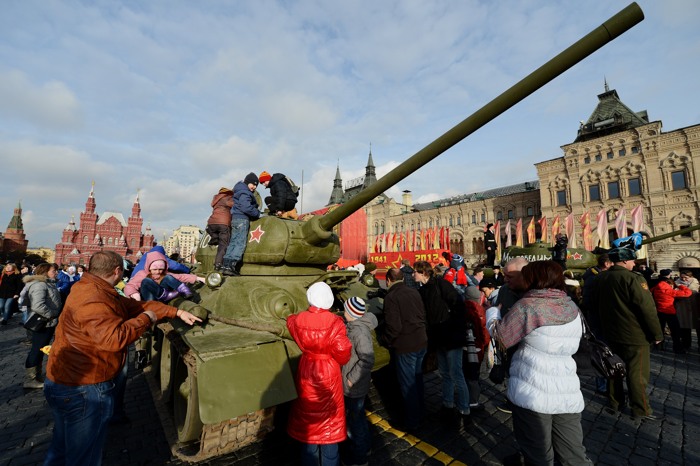 На Красной площади прошла генеральная репетиция марша в честь парада 7 ноября 1941 года