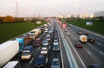 Многокилометровая пробка образовалась на Московской кольцевой автодороге. Фото с сайта aif.ru