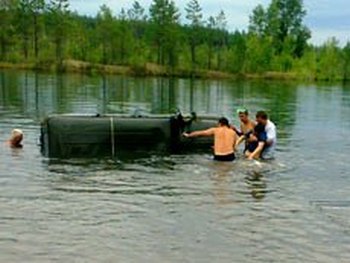 На реке Лена затонул автомобиль, погибло трое детей