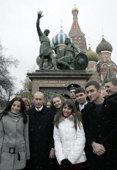 День народного единства, самый молодой праздник, отмечает Россия