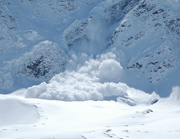 На  Чегете лавина накрыла туристов. Фото с сайта mountain.ru