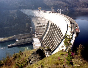 Трагедия на Саяно-Шушенской ГЭС год назад унесла жизни 75 человек
