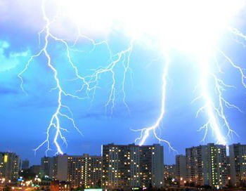 Уходящий 2010 год побил все рекорды по числу опасных погодных явлений. Фото с сайта mtvorez.ru