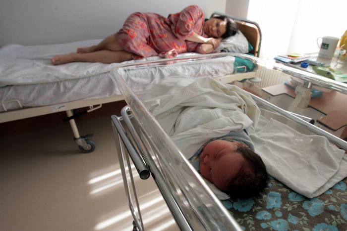 Рождаемость в России должна достичь двух миллионов детей в год