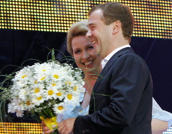 Дмитрий Медведев с супругой Светланой Медведевой. Фото: VLADIMIR RODIONOV/AFP/Getty Images