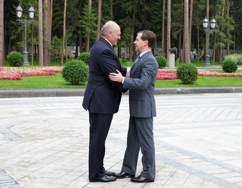 Медведев посоветовал Лукашенко заниматься своими делами