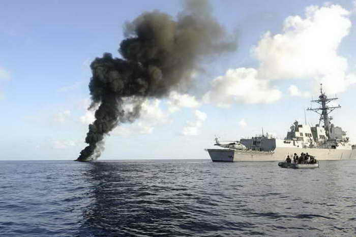 Военные корабли у берегов Самоли. Фото: Handont/Getty Images Ntws