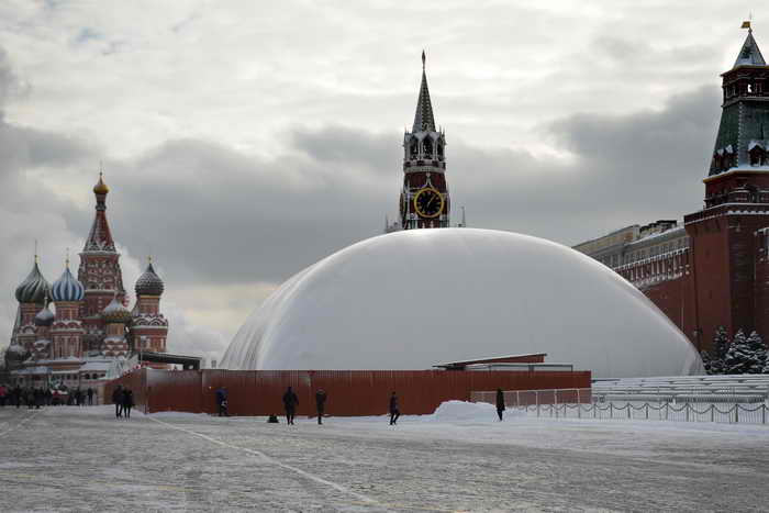 ЛДПР предложила захоронить Ленина под предлогом ремонта мавзолея.  Фото: ALEXANDER NEMENOV/AFP/Getty Images