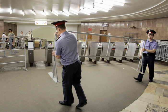 Около 300 человек эвакуированы из московского метро из-за задымления