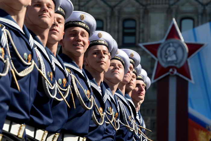 На Красной площади прошёл Парад в честь 68-й годовщины Победы над фашистской Германией во Второй мировой войне. Фото: KUDRYAVTSEV/AFP/Getty Images