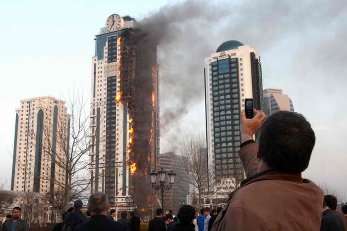 Сгоревший в Грозном небоскрёб «Олимп» переименуют в «Феникс». Фото: ELENA FITKULINA/AFP/Getty Images