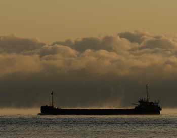 В Японском море на  судне с российским экипажем отказал двигатель